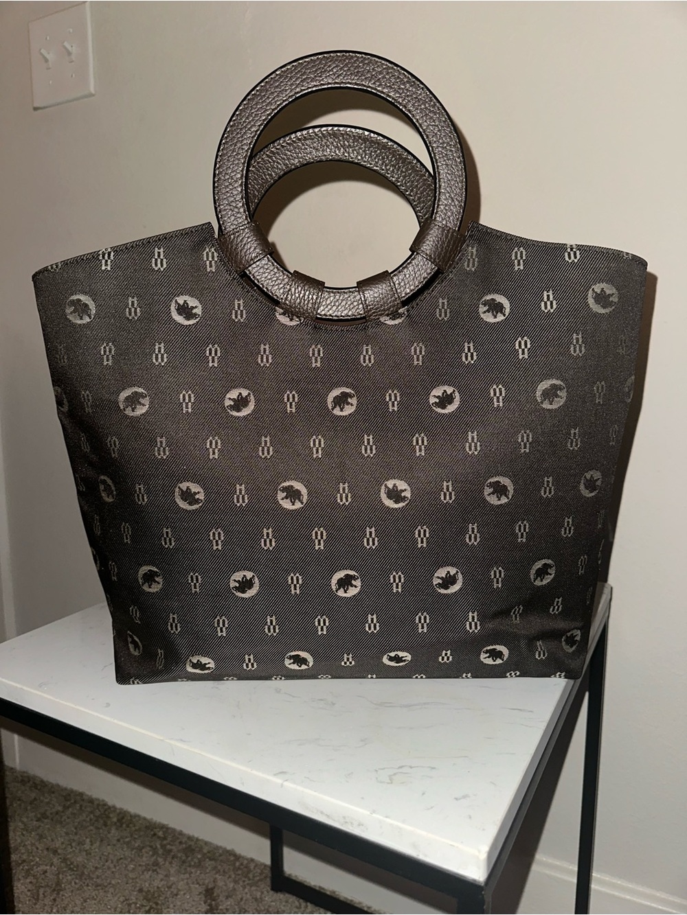 Hunting World Tote with Round Leather Handles - No call outs